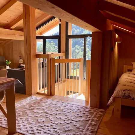 Charmant Sous Combles, Neuf Apartment