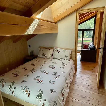 Charmant Sous Combles, Neuf Apartment *