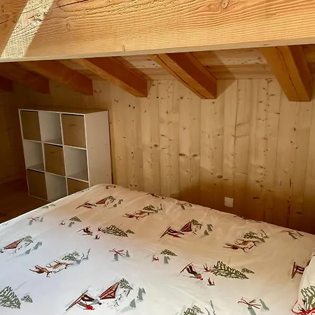 Charmant Sous Combles, Neuf Apartment