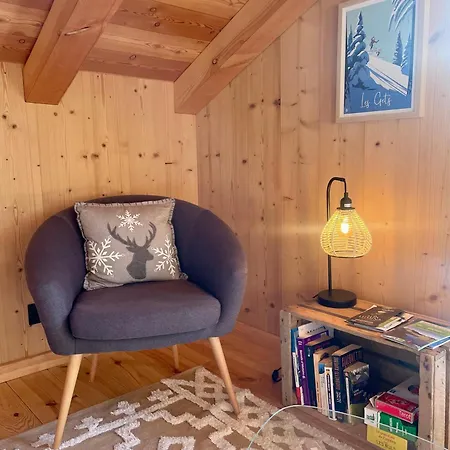 Charmant Sous Combles, Neuf Apartment *